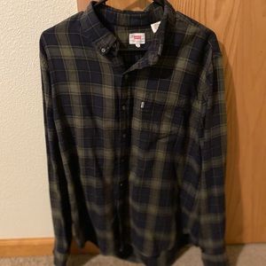 Levi’s plaid shirt